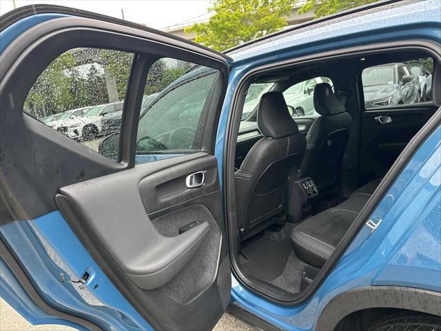 2025 Volvo XC40 B5 Plus Dark Theme
