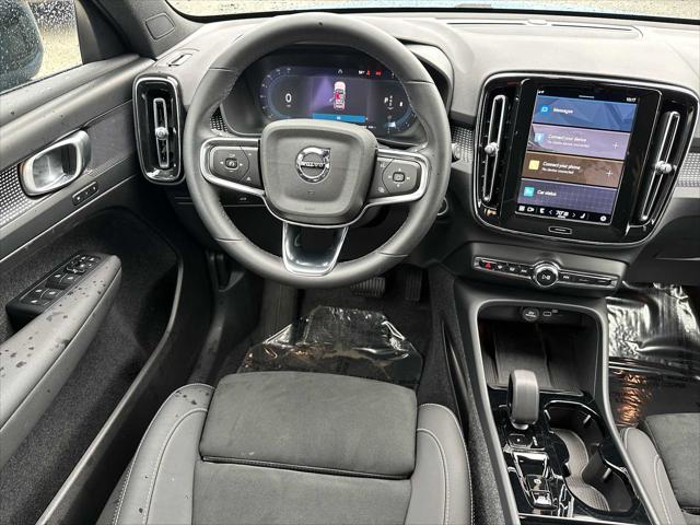 2025 Volvo XC40 B5 Plus Dark Theme
