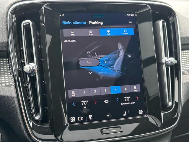 2025 Volvo XC40 B5 Plus Dark Theme