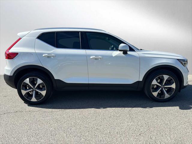 2025 Volvo XC40 B5 Plus Bright Theme
