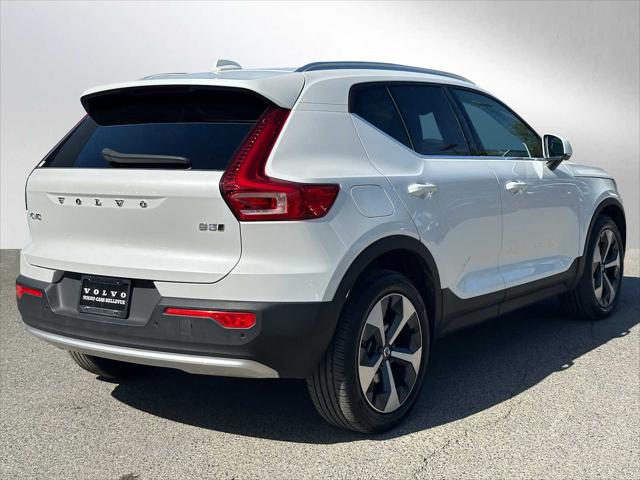 2025 Volvo XC40 B5 Plus Bright Theme