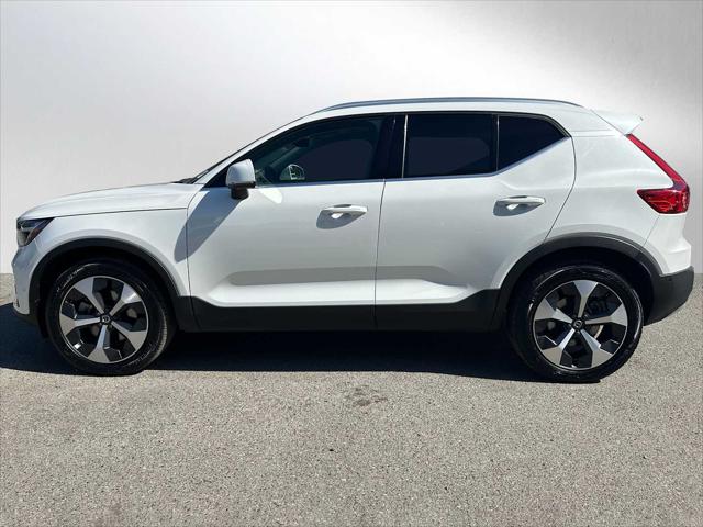 2025 Volvo XC40 B5 Plus Bright Theme