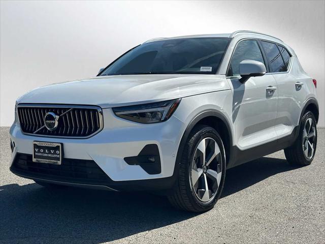 2025 Volvo XC40 B5 Plus Bright Theme
