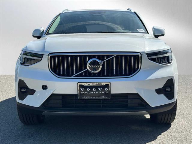2025 Volvo XC40 B5 Plus Bright Theme