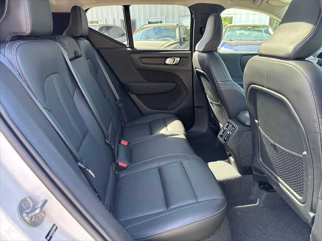 2025 Volvo XC40 B5 Plus Bright Theme