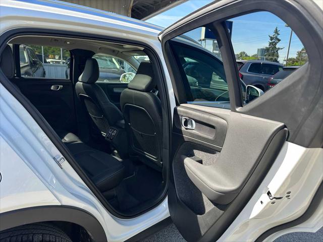 2025 Volvo XC40 B5 Plus Bright Theme