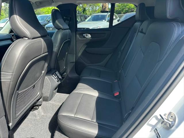 2025 Volvo XC40 B5 Plus Bright Theme