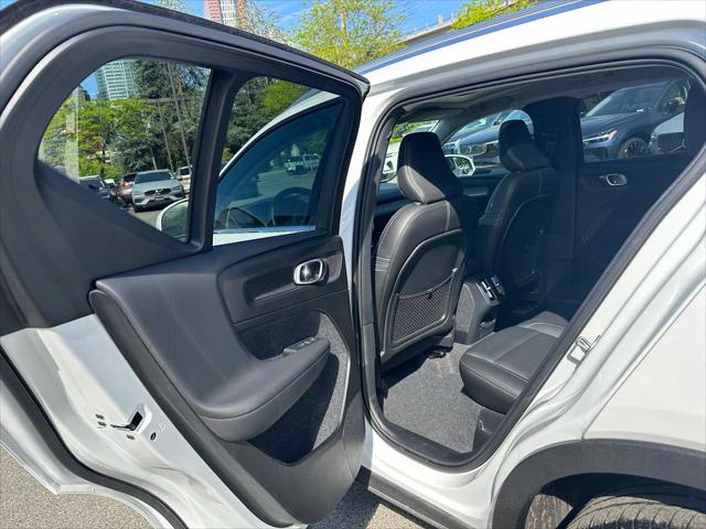 2025 Volvo XC40 B5 Plus Bright Theme
