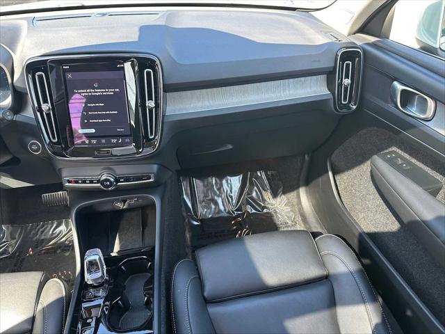 2025 Volvo XC40 B5 Plus Bright Theme