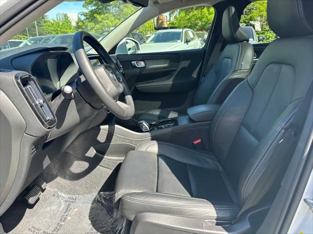 2025 Volvo XC40 B5 Plus Bright Theme