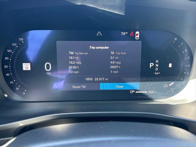 2025 Volvo XC40 B5 Plus Bright Theme