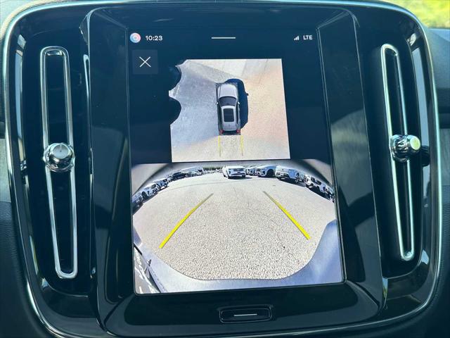 2025 Volvo XC40 B5 Plus Bright Theme