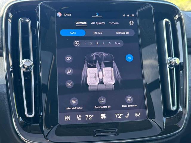 2025 Volvo XC40 B5 Plus Bright Theme