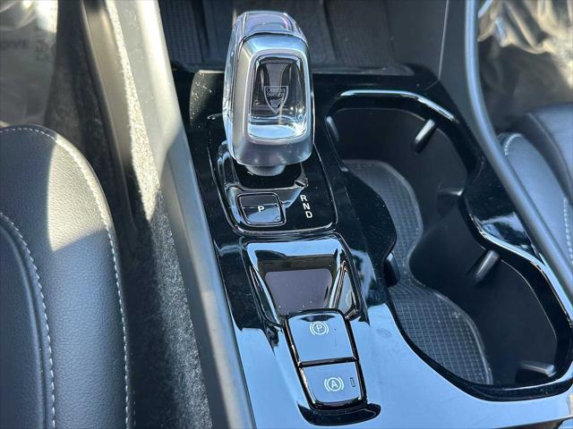 2025 Volvo XC40 B5 Plus Bright Theme