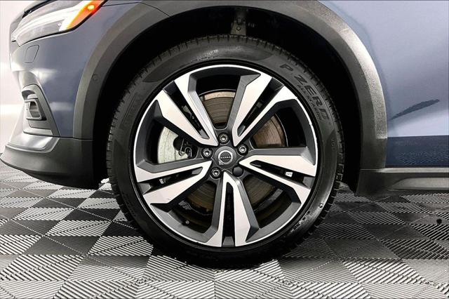 Used 2025 Volvo V60 Cross Country Plus  B5 AWD Gas (mild hybrid) For Sale in Olive Branch, MS