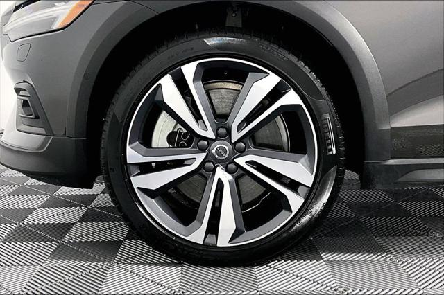 Used 2025 Volvo V60 Cross Country Plus  B5 AWD Gas (mild hybrid) For Sale in Olive Branch, MS