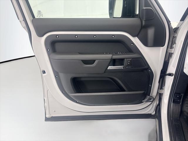 2026 Land Rover Defender P400 X-Dynamic SE