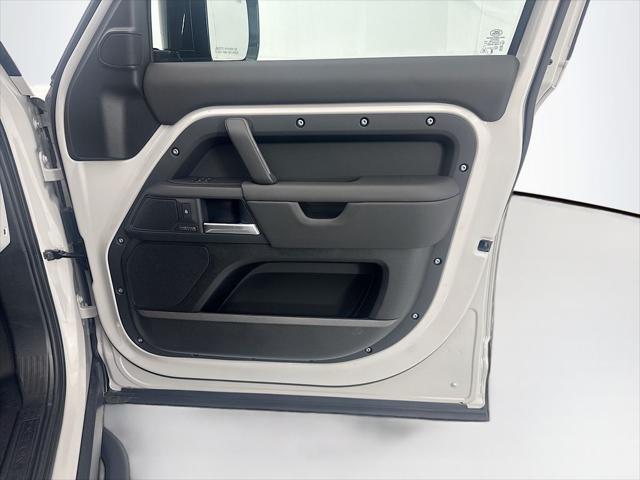 2026 Land Rover Defender P400 X-Dynamic SE