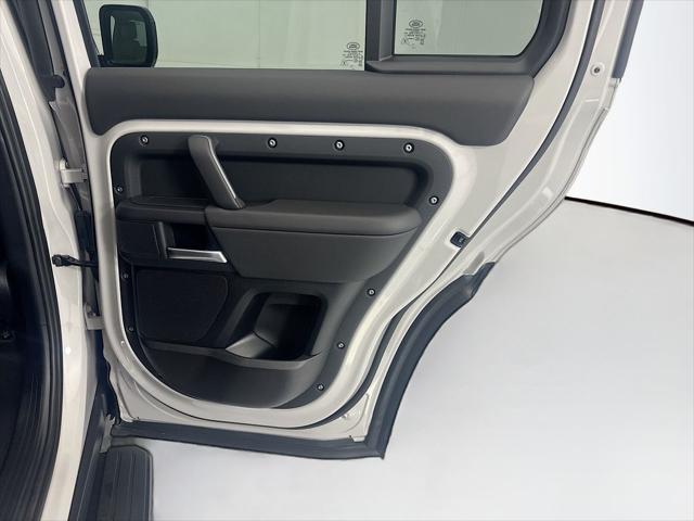 2026 Land Rover Defender P400 X-Dynamic SE