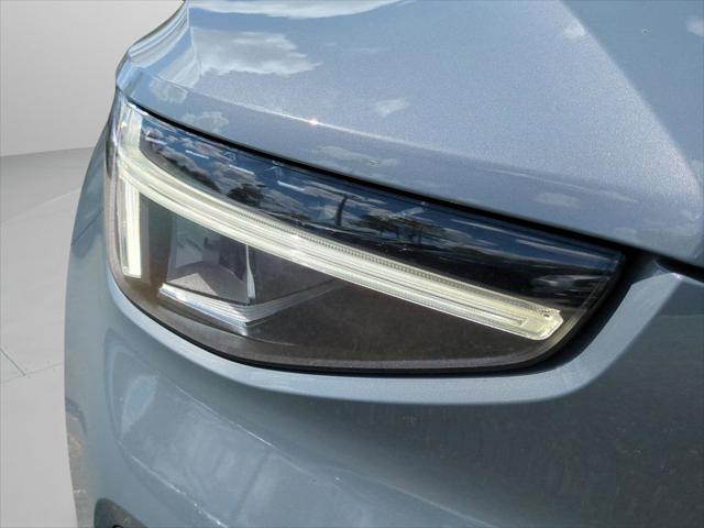2023 Volvo XC40 B5 Plus Bright Theme