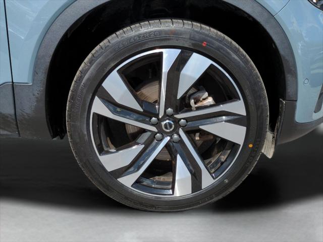 2023 Volvo XC40 B5 Plus Bright Theme