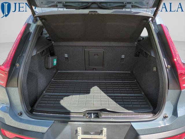 2023 Volvo XC40 B5 Plus Bright Theme