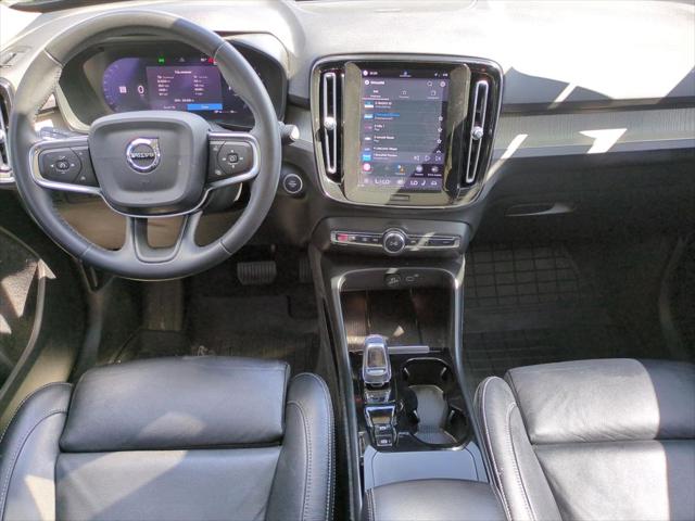 2023 Volvo XC40 B5 Plus Bright Theme