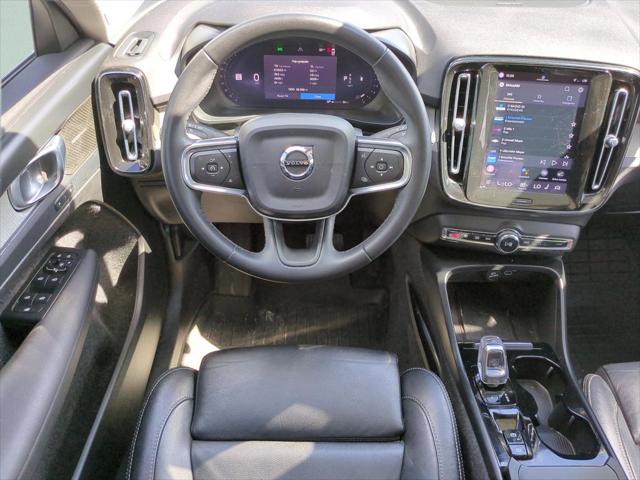2023 Volvo XC40 B5 Plus Bright Theme