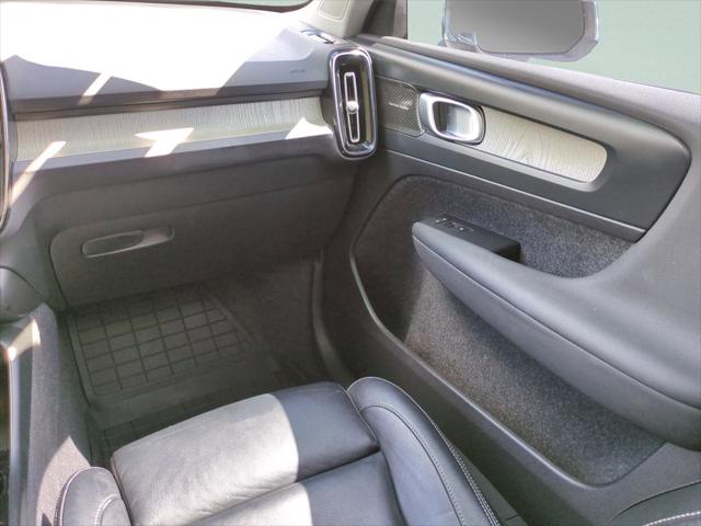 2023 Volvo XC40 B5 Plus Bright Theme