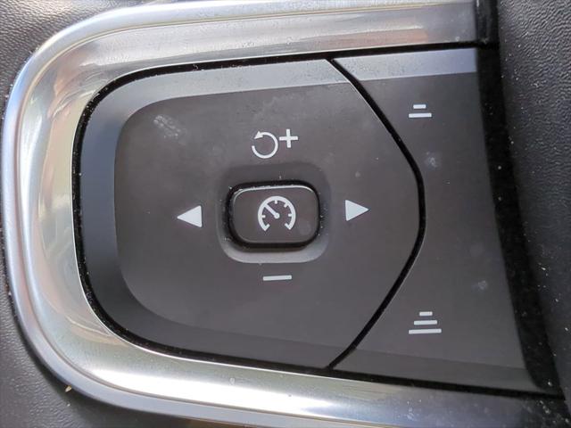 2023 Volvo XC40 B5 Plus Bright Theme