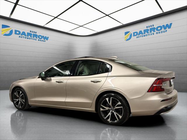 2023 Volvo S60 B5 Core Dark Theme