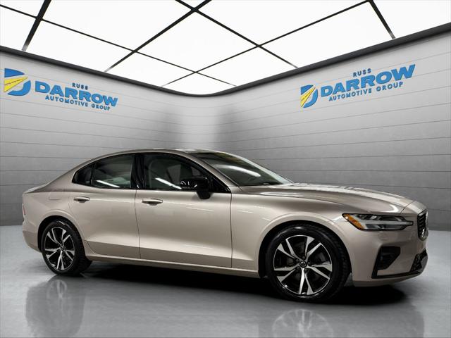 2023 Volvo S60 B5 Core Dark Theme