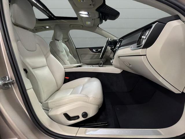 2023 Volvo S60 B5 Core Dark Theme