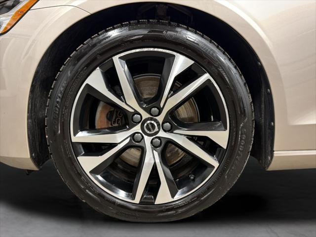 2023 Volvo S60 B5 Core Dark Theme