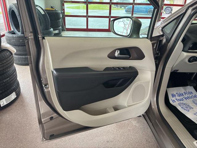 2017 Chrysler Pacifica Touring-L
