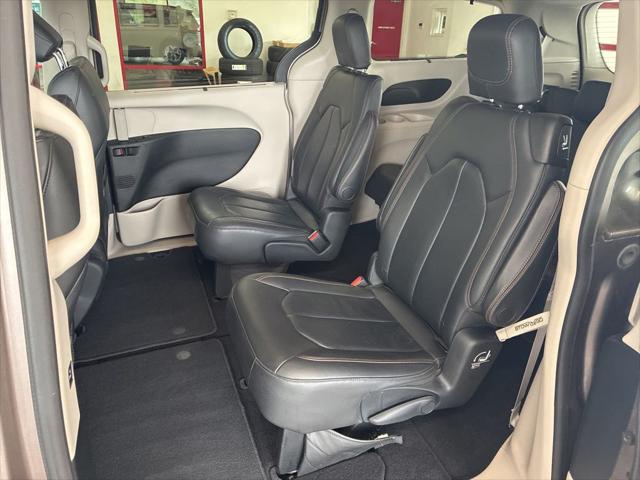 2017 Chrysler Pacifica Touring-L
