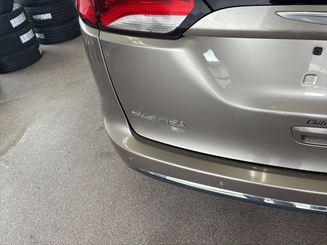 2017 Chrysler Pacifica Touring-L