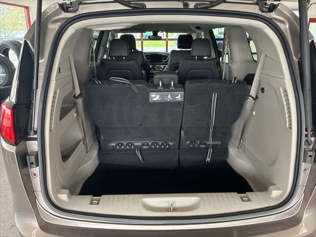 2017 Chrysler Pacifica Touring-L