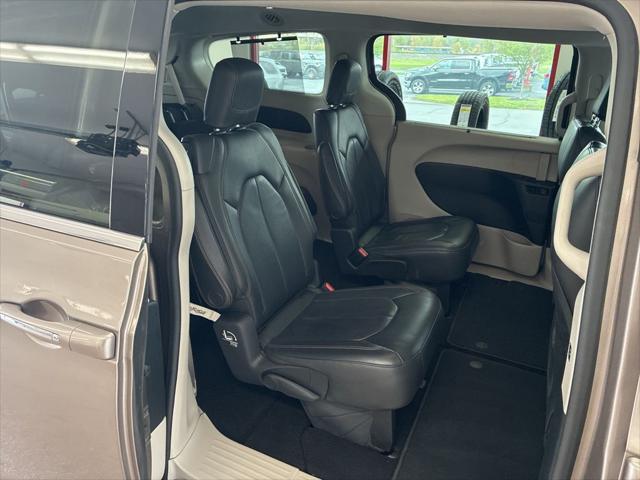 2017 Chrysler Pacifica Touring-L