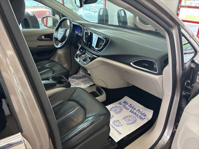 2017 Chrysler Pacifica Touring-L