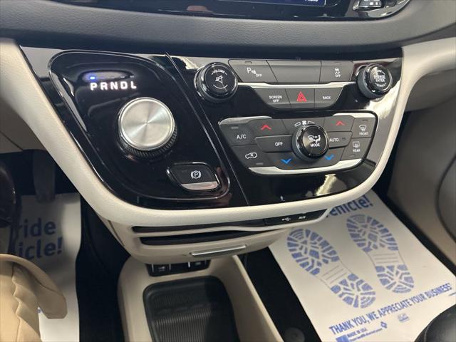 2017 Chrysler Pacifica Touring-L