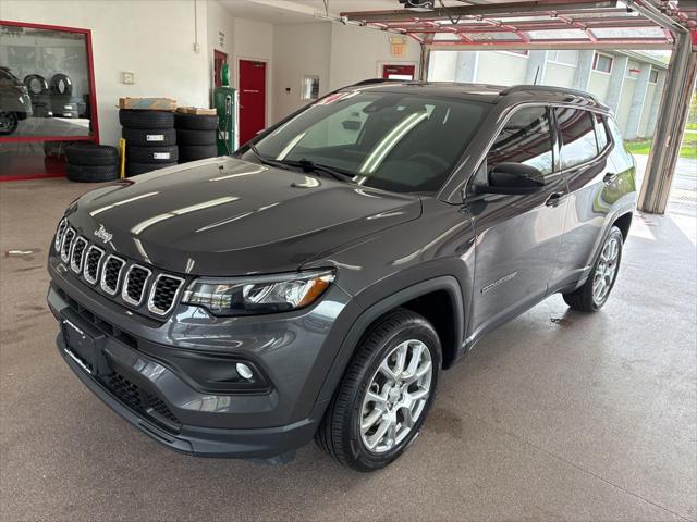 2024 Jeep Compass Latitude Lux FWD