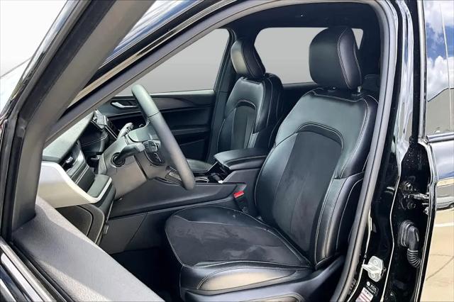 2023 Jeep Grand Cherokee L Altitude 4x2