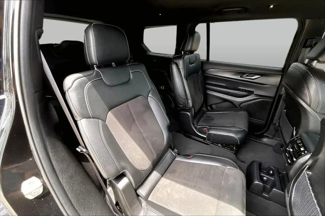 2023 Jeep Grand Cherokee L Altitude 4x2