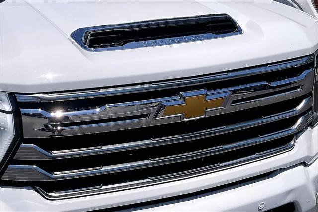 2025 Chevrolet Silverado 2500HD 4WD Crew Cab Standard Bed High Country
