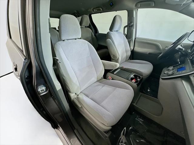 2020 Toyota Sienna LE