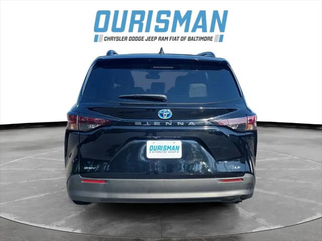 2025 Toyota Sienna LE
