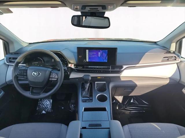 2025 Toyota Sienna LE