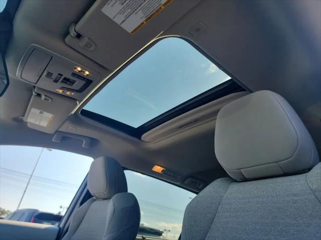 2025 Toyota Sienna LE