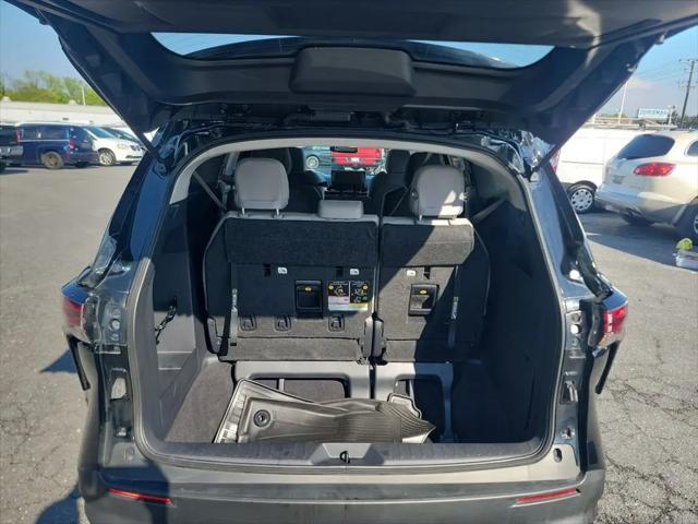 2025 Toyota Sienna LE